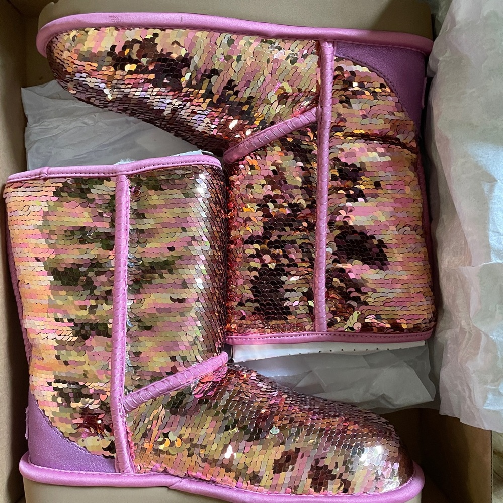 Brand New Classic Short Sequin Pink Uggs Womens Size 7
